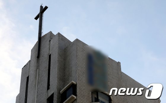 사진은 2일 오전 목사 A씨가 소속된 인천의 한 교회의 모습. 2021.12.2/뉴스1 © News1 정진욱 기자
