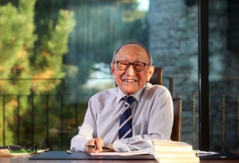 건강 장수하면서 104세를 넘기고도 생산적인 삶을 살고 있는 김형석 교수