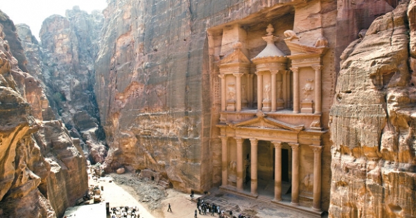 페트라(Petra)는 요르단의 고대 유적이다. 바위를 깎아 만든, 암벽에 세워진 도시로 페트라라는 뜻은 바위를 뜻한다. 인디아나 존스 - 최후의 성전에서는 오지의 성전으로 나오기도 한다.