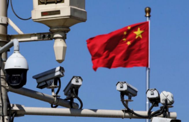 ▲중국의 거리에 설치된 CCTV와 오성홍기. ⓒ미국 오픈도어즈