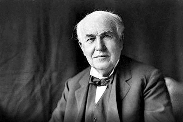 미국의 발명왕 토머스 에디슨(1847~1931) 사망. 에디슨은 백열전구·축음기·영사기·믹서 외에도 미국 내에서만 1093건의 특허를 보유했을 정도로 많은 발명을 했다. 1892년 설립한 GE의 공동설립자다.