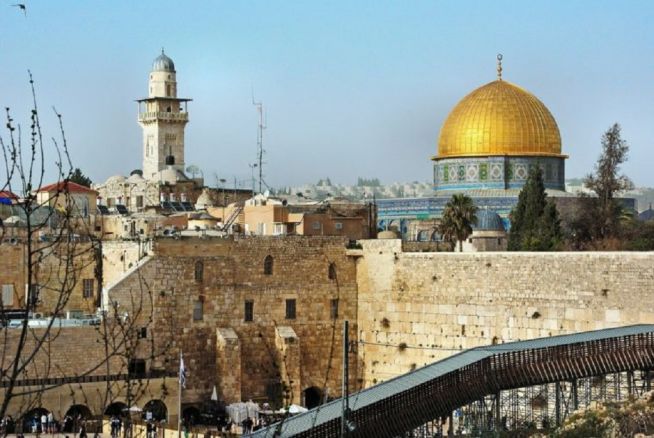 ▲예루살렘 전경. 황금 돔의 이슬람 모스크가 한가운데 자리하고 있다. ⓒ픽사베이